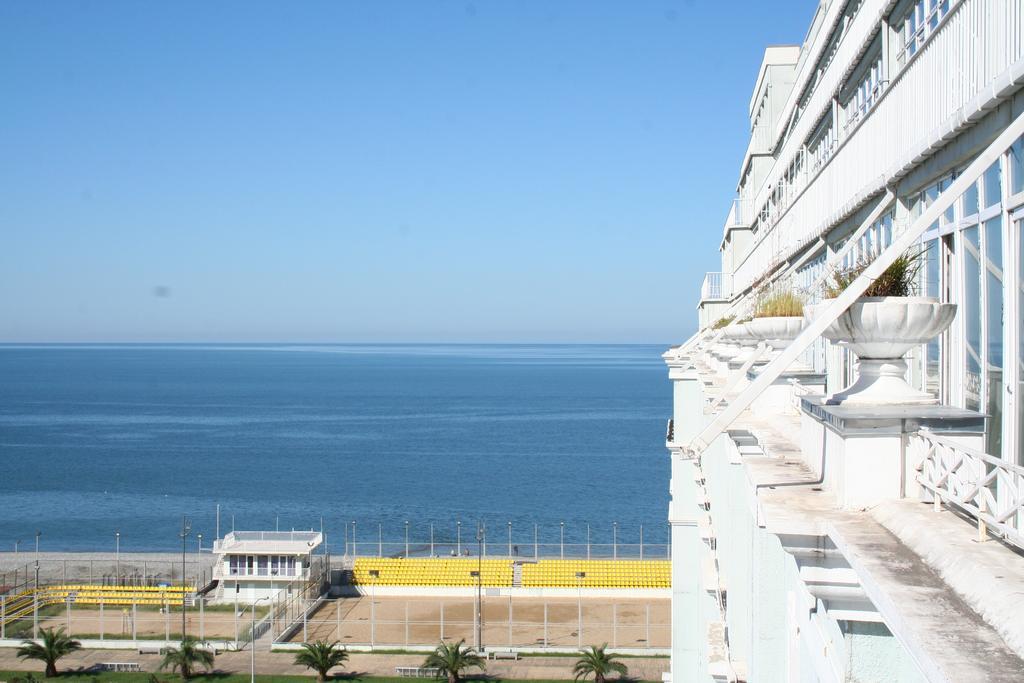 Apartment Miracle Batumi Exterior photo