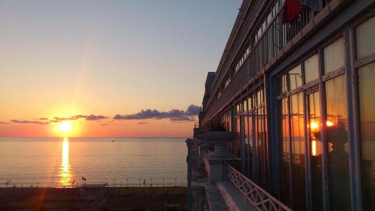 Apartment Miracle Batumi Exterior photo