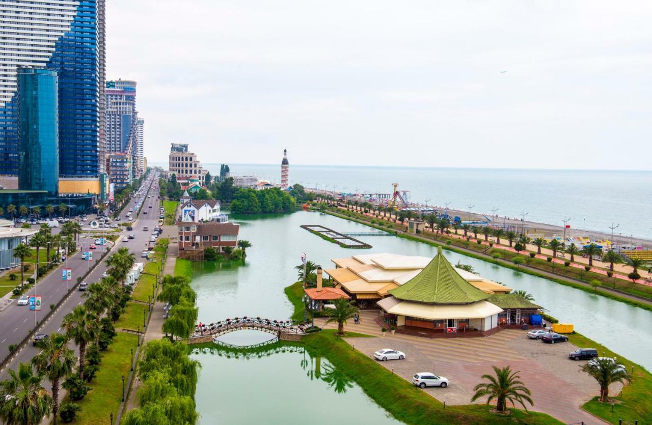 Apartment Miracle Batumi Exterior photo
